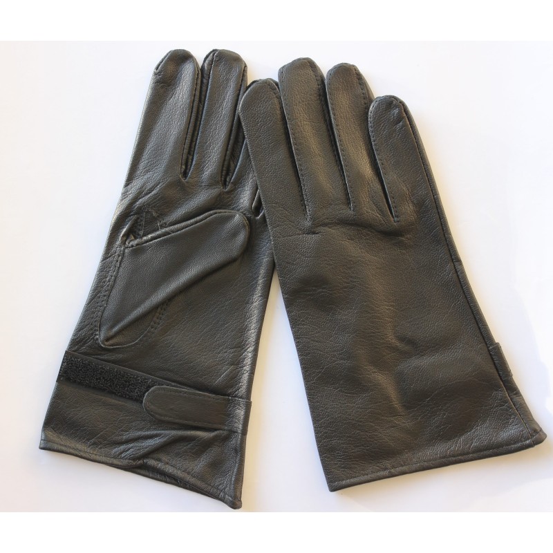 Paire de gants en cuir de mouton noirs à plat, patte à scratch sur un poignet