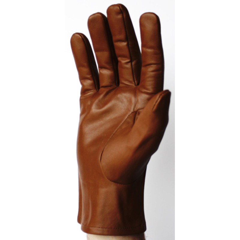 Paume d’un gant en cuir de vache marron non doublé, porté