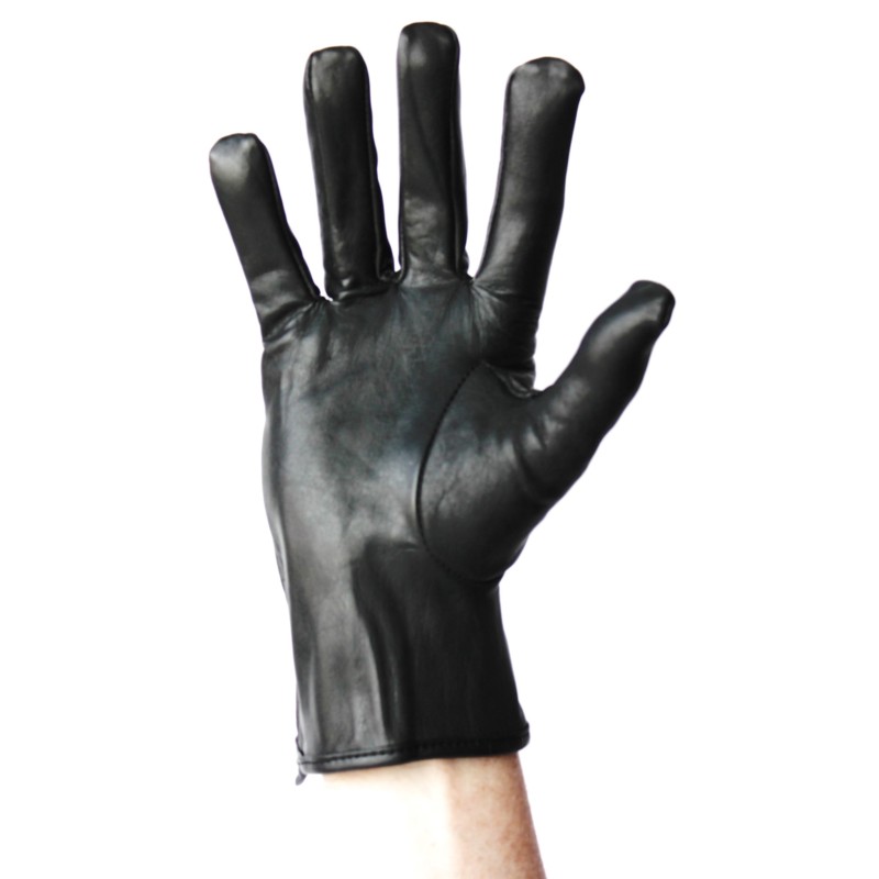 Paume d’un gant en cuir de vache noir porté, main ouverte