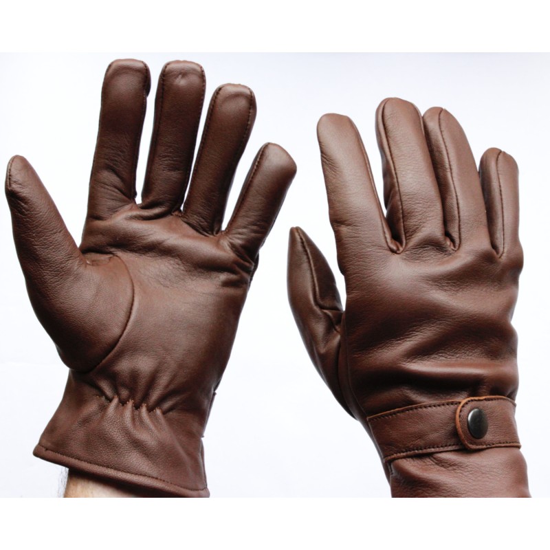 Gants en cuir de mouton marron portés, paume et dos avec patte à pression