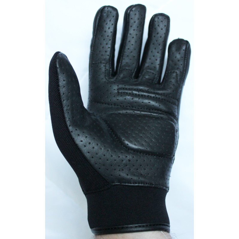 Paume en cuir noir perforé d’un gant court, poignet en tissu élastique