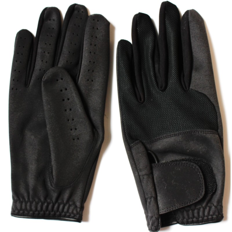 Paire de gants noirs à plat, paume aux doigts perforés et dos en maille