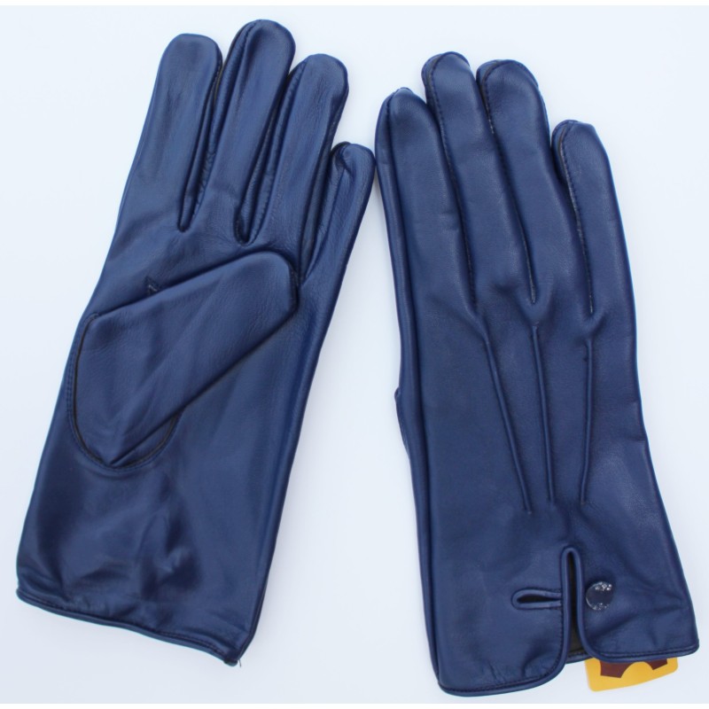 Paire de gants en cuir de mouton bleu marine posée à plat, fente boutonnée au poignet