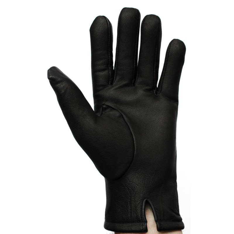 Gant en cuir noir porté vu côté paume, courte fente au poignet