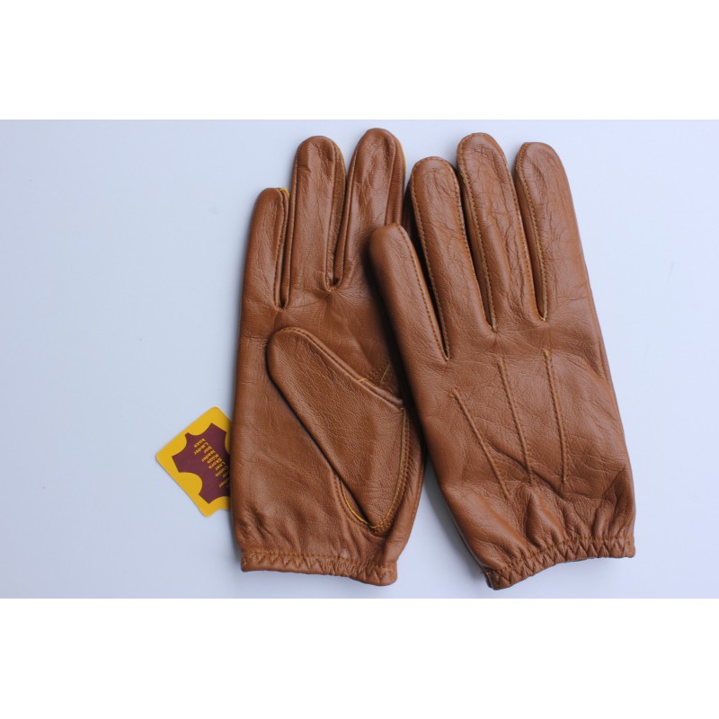 Paire de gants de conduite marron clair à plat, poignet élastiqué
