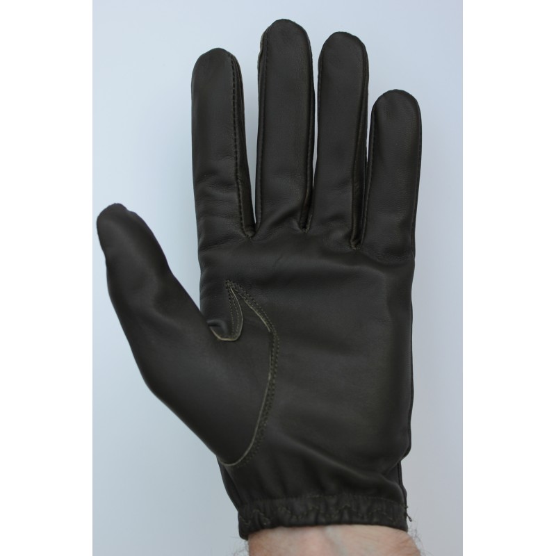 Paume d’un gant de conduite homme en cuir d’agneau marron foncé, poignet élastiqué
