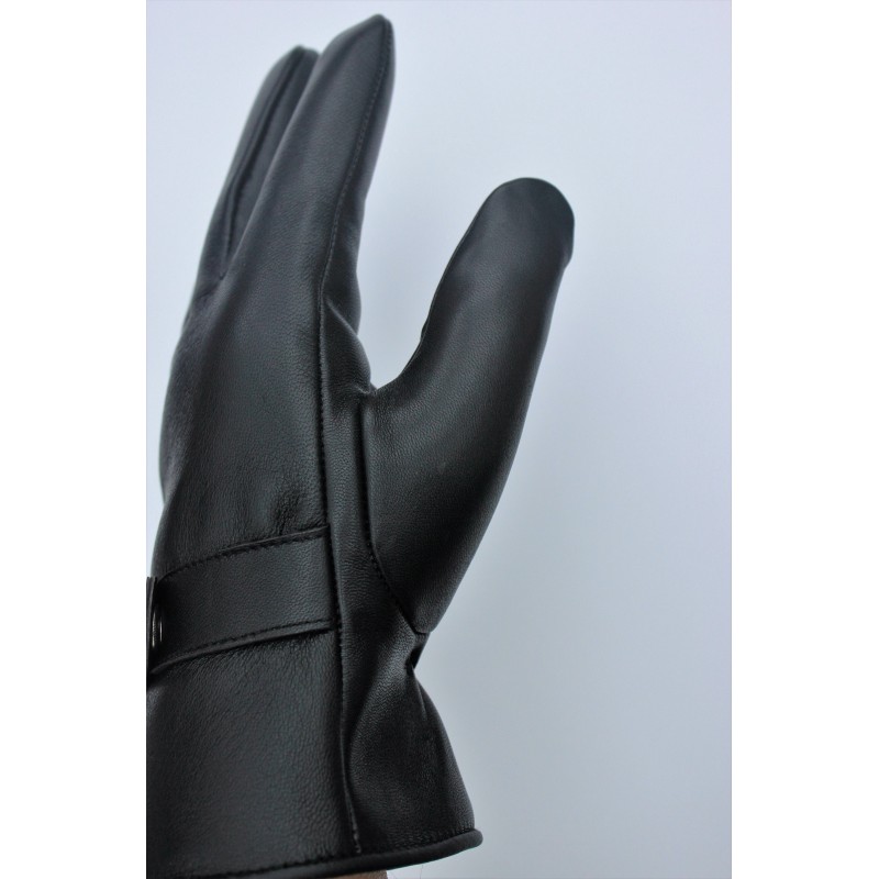 Gant en cuir de mouton noir vu de profil côté pouce, avec sa patte