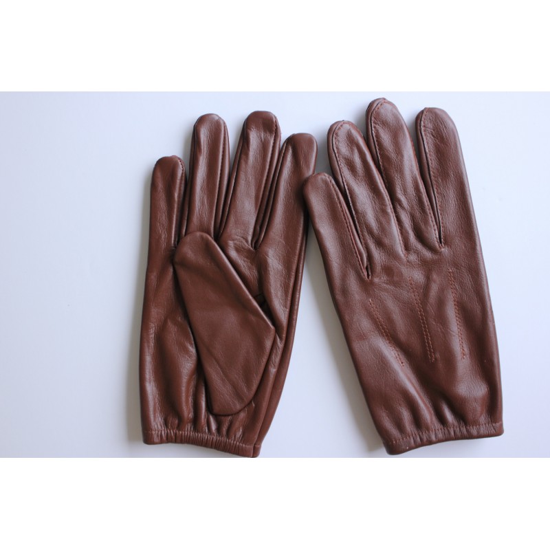 Paire de gants de conduite homme en cuir d’agneau marron à plat, paume et dos