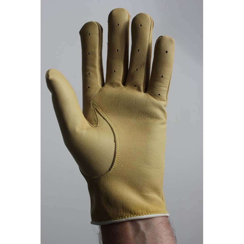 Gants de conduite en cuir beige visibles