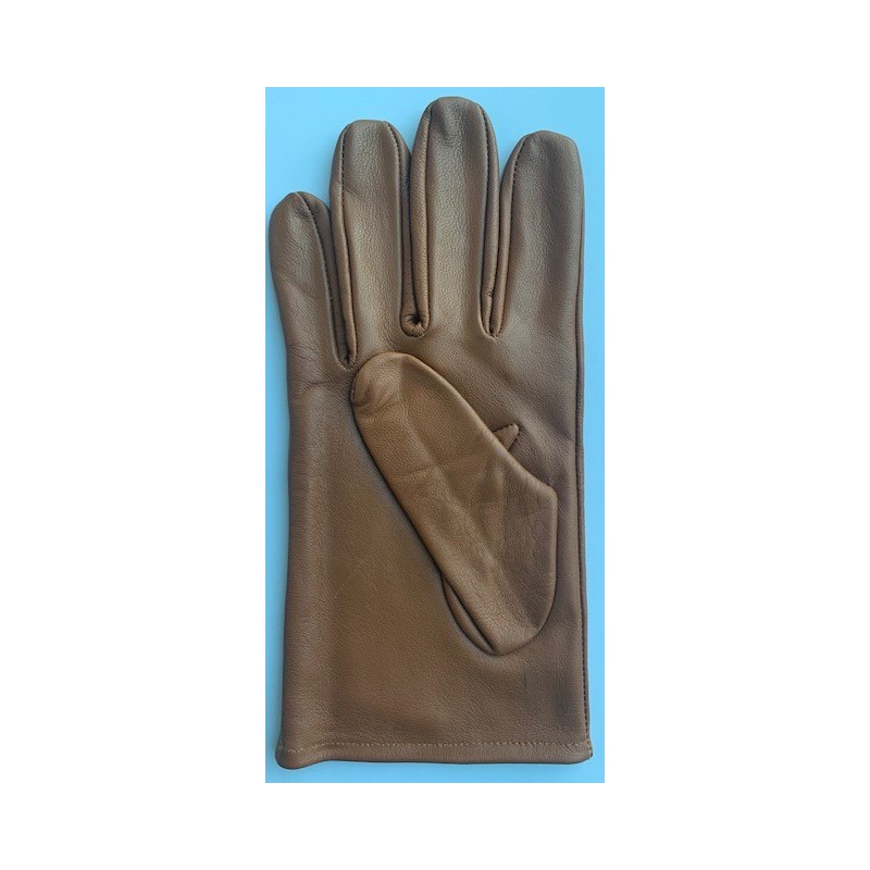 Gant en cuir de mouton marron clair posé à plat, côté paume