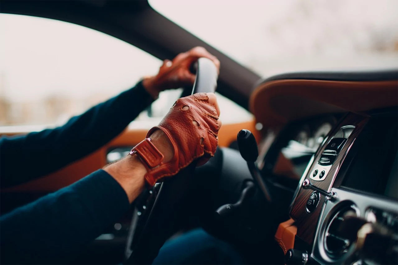 Gants de conduite en cuir : élégance et style au volant